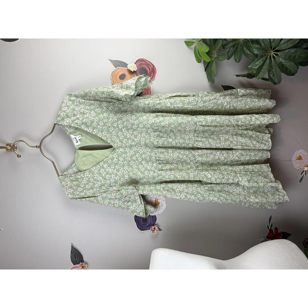 &Merci Green & White Floral V-Neck Shift Tiered Dress - Size - Small